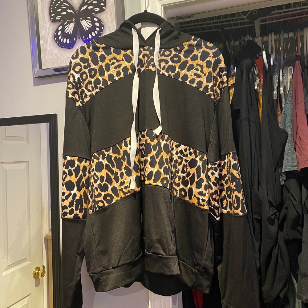Brand new leopard sweatshirt